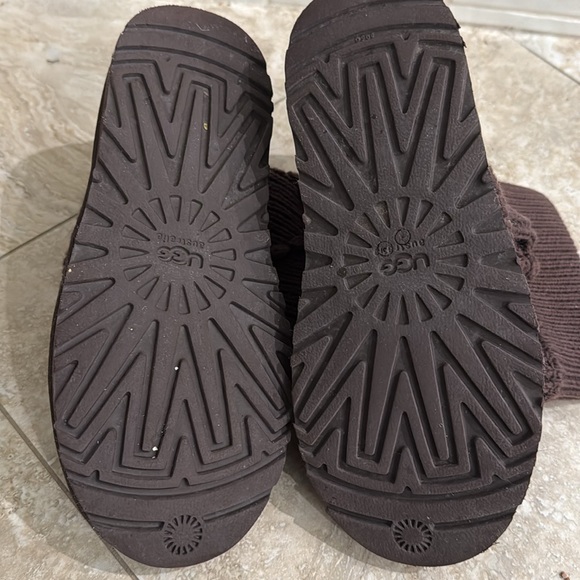 UGG Classic Argyle Classic Knit Brown S/N 5879 Boots - Picture 6 of 6